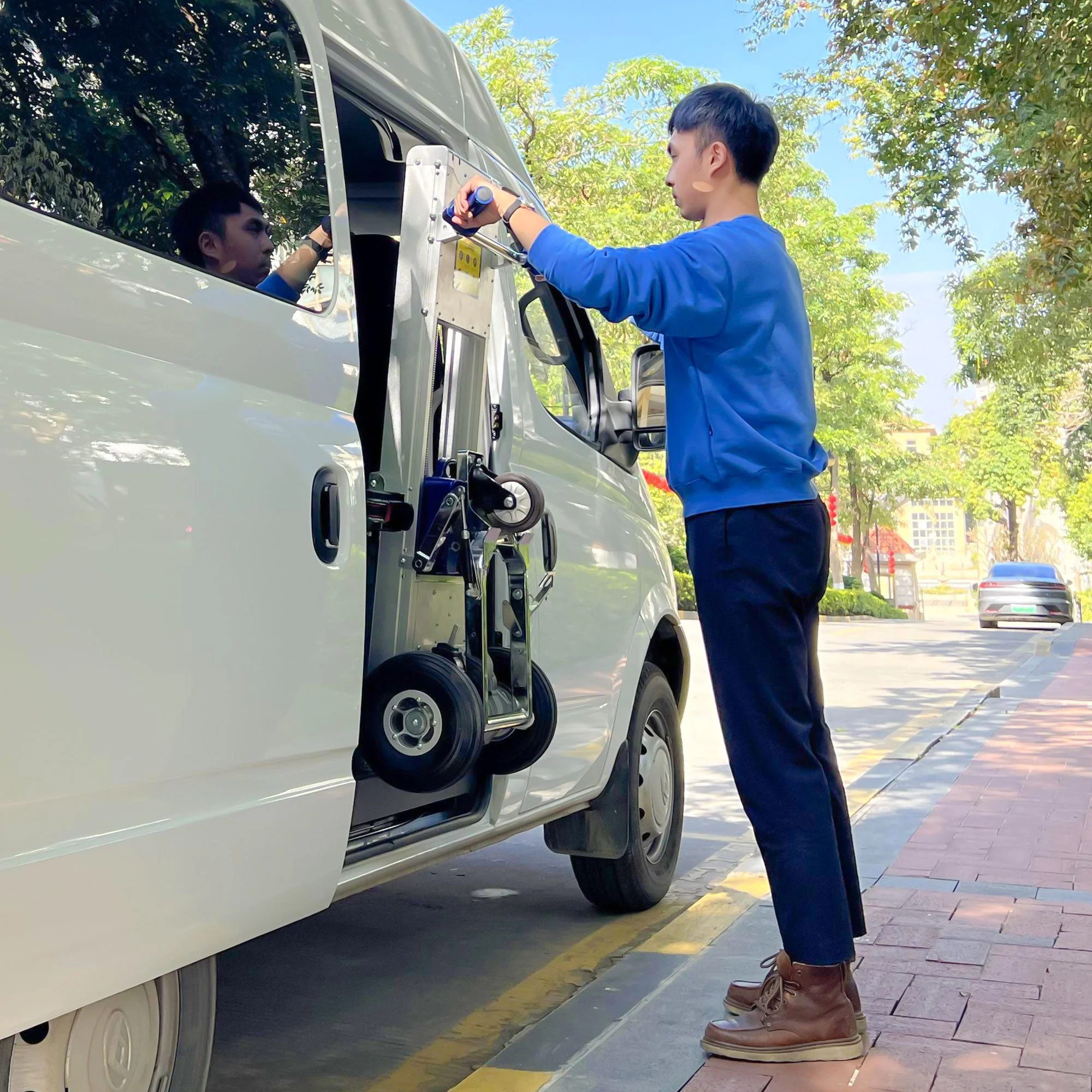 Alternative view of 375 lbs (170 kg) Motorlu El Arabası – XSTO LFC170F3